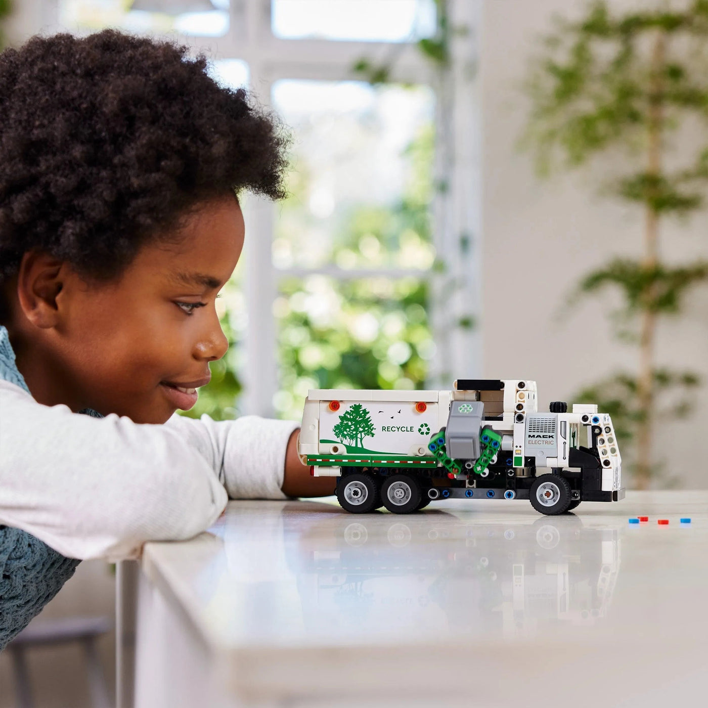 LEGO MACK LR Electrische vuilniswagen 42167 Technic